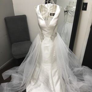 Laine Berry by Mon Cheri size 6 wedding dress